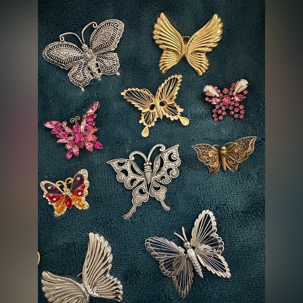 🦋Elegant Butterfly Brooch Set 🦋 - Picture 3 of 5